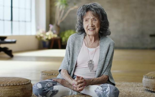 Najstarija instruktorka joge na svetu ima 98 godina (VIDEO)